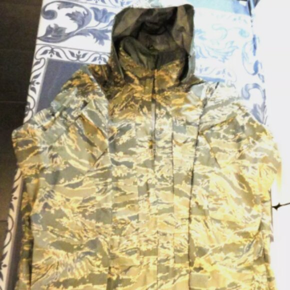 XL/L GORE-TEX ALL PURPOSE ENVIRONMENTAL ABU TIGER STRIPE APECS JACKET LD 4567